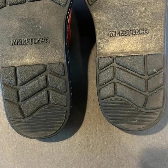 Minnetonka Red Leather Floral Slip On Sandals Size 9 - Picture 8 of 8